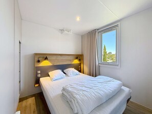 3 bedrooms, free WiFi - Luxury Mobile Home, 3BR, Near Beach, Heated Pool, Gym, WiFi (Jullouville)