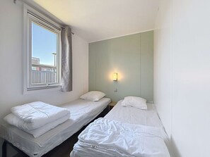 3 bedrooms, free WiFi - Luxury Mobile Home, 3BR, Near Beach, Heated Pool, Gym, WiFi (Jullouville)