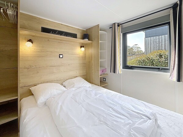 1 bedroom, free WiFi - Tiny House Near Beach with Pool, Fitness, Kids' Area, Parking, Wi-Fi, Terrace (Jullouville)