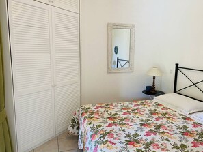 1 bedroom, bed sheets