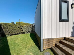 Exterior - Luxury Mobile Home: Beach, Pool, 3BR, Patio, Parking, Wi-Fi Included, Pet-Friendly (Jullouville)