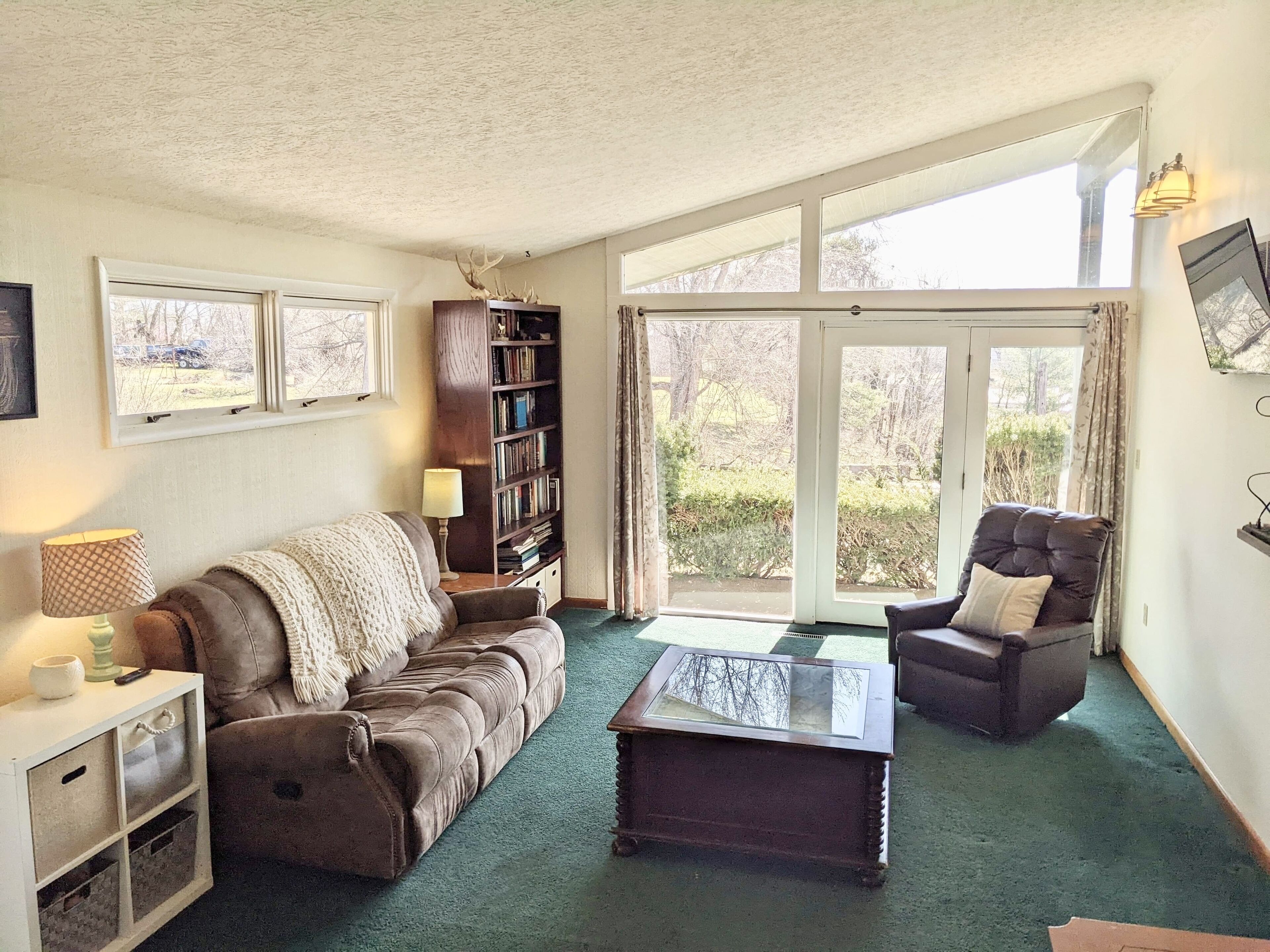 Cheerful 3 BR Residential Home in Small Town USA