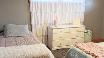 3 bedrooms, iron/ironing board, free WiFi, bed sheets