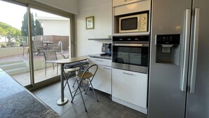 Unclassified image, 3 of 13, button - Charming 1BR Apt with Terrace in Antibes, AC, Close to Port & Shops (Antibes)
