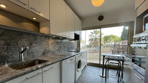 Unclassified image, 4 of 13, button - Charming 1BR Apt with Terrace in Antibes, AC, Close to Port & Shops (Antibes)