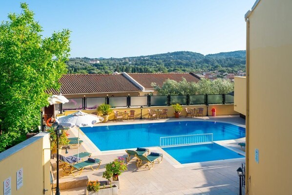 Outdoor pool - Hotel Corfu Secrets in a beautiful place in Agios Markos (Agios Markos, Corfu)