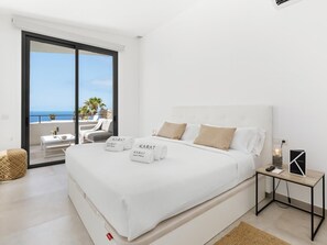 3 slaapkamers, een strijkplank/strijkijzer, wifi, beddengoed