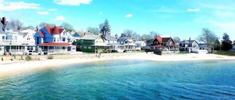 Beach nearby, sun-loungers, beach towels