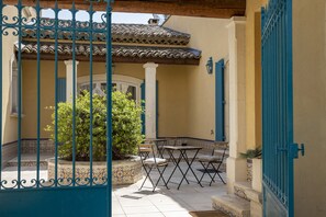 Outdoor dining - Vacation rental house with pool MOURIES LS1-394 (Mouriès)