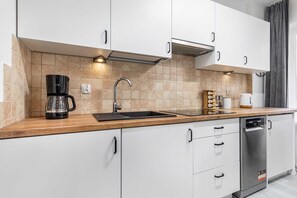 Fridge, stovetop, dishwasher, coffee/tea maker