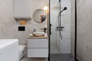 Shower, hair dryer - Kilińskiego 3 | Studio in Warsaw | Old Town (Warsaw)