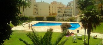 Bright studio with pool close to the beach