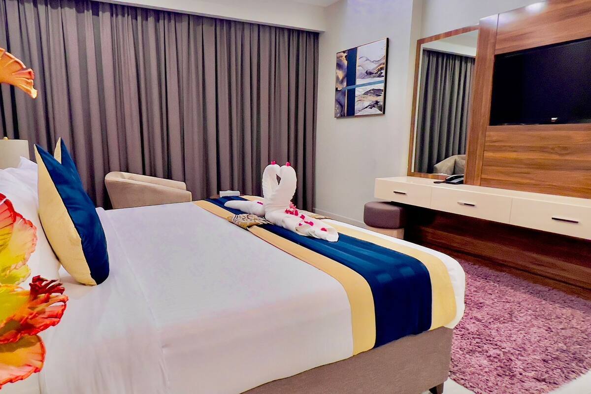 1 Schlafzimmer, individuell eingerichtet, schallisolierte Zimmer