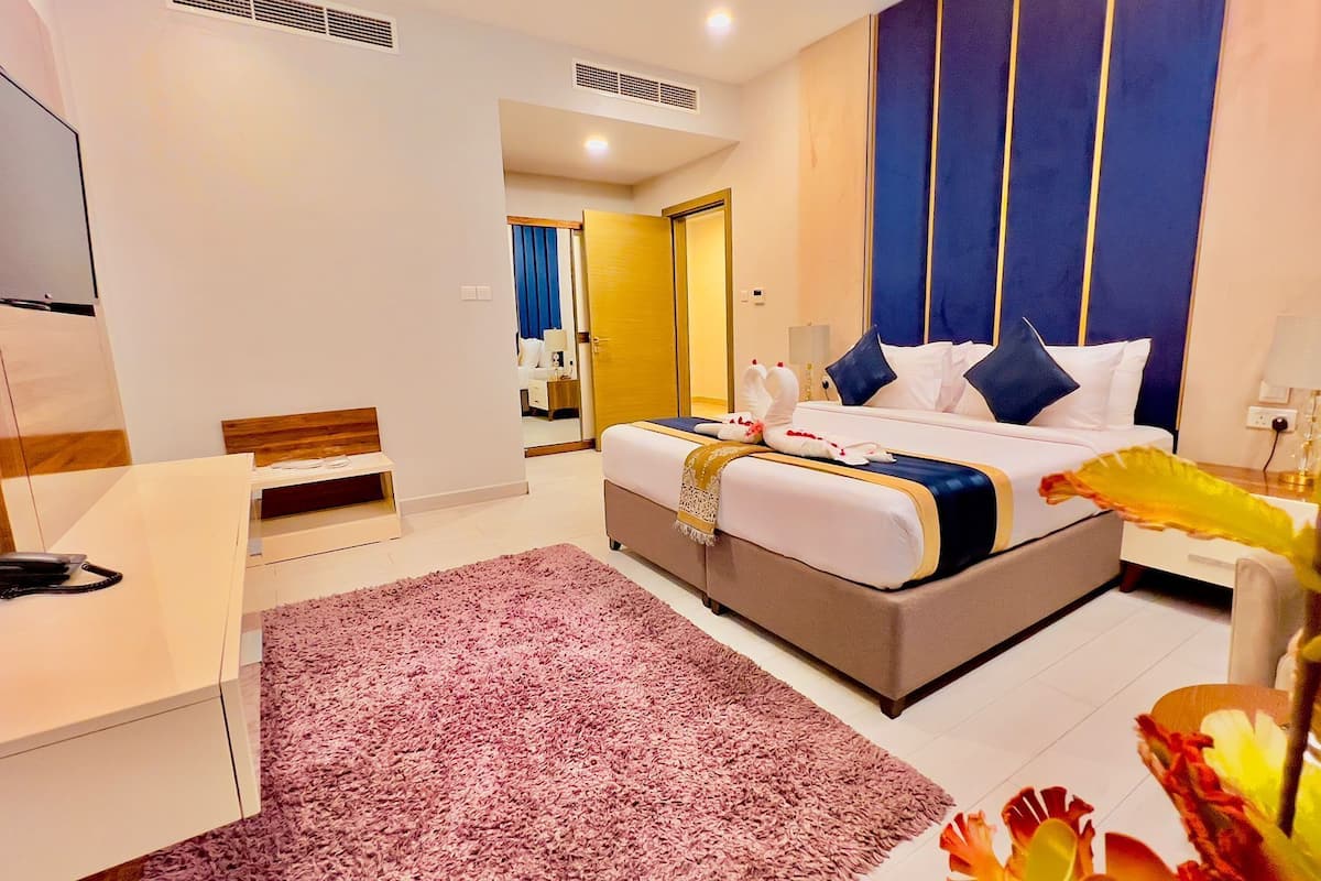 1 Schlafzimmer, individuell eingerichtet, schallisolierte Zimmer