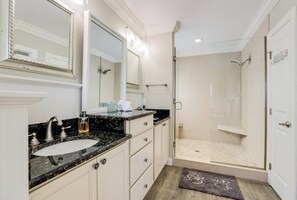 Combined shower/tub, hair dryer, towels - A Shore Thing by Beach Boutique Rentals (Holmes Beach)
