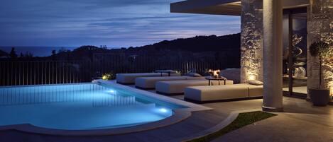 Outdoor pool, a heated pool