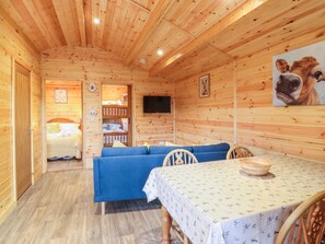 Cottage | Living room - Buttercup Lodge (Leiston)