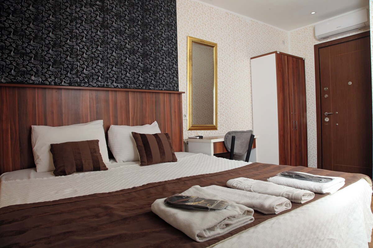 Deluxe Double Room | Premium bedding, minibar, desk, blackout drapes