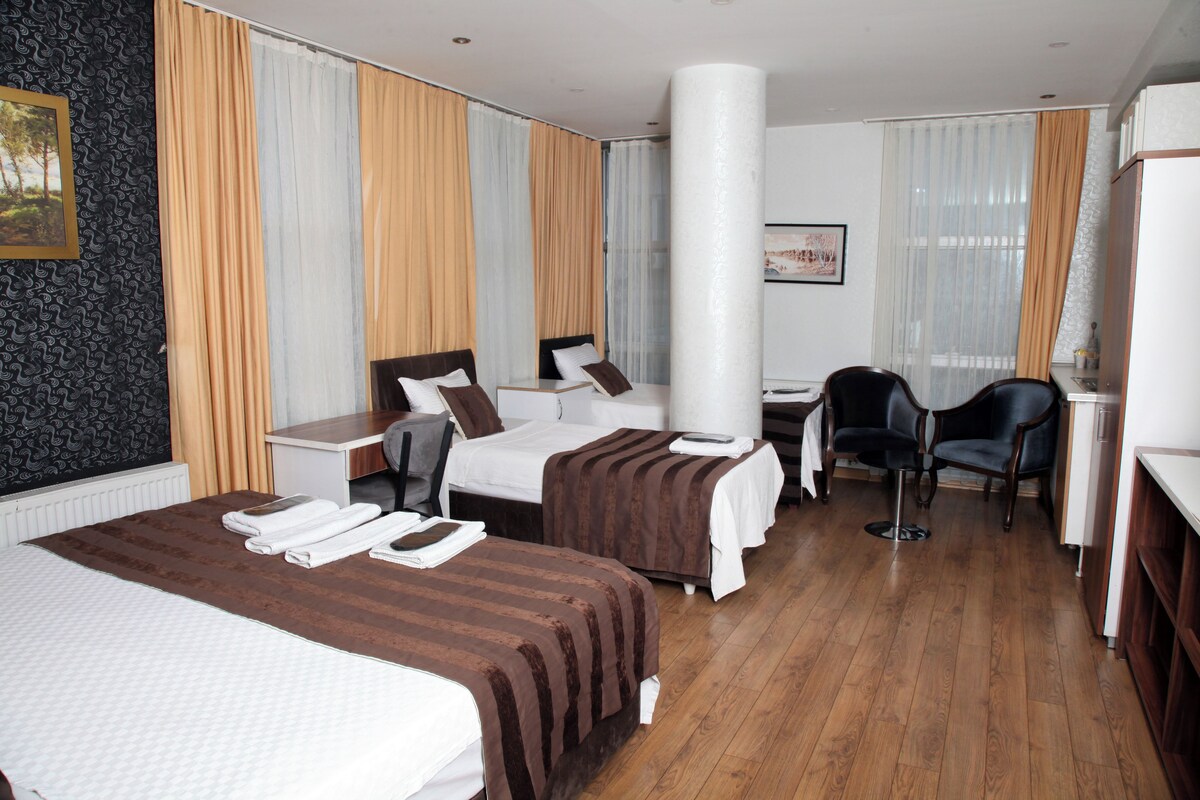 Family Suite | Premium bedding, minibar, desk, blackout drapes