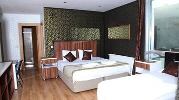 2 camere, biancheria da letto di alta qualità, minibar, una scrivania