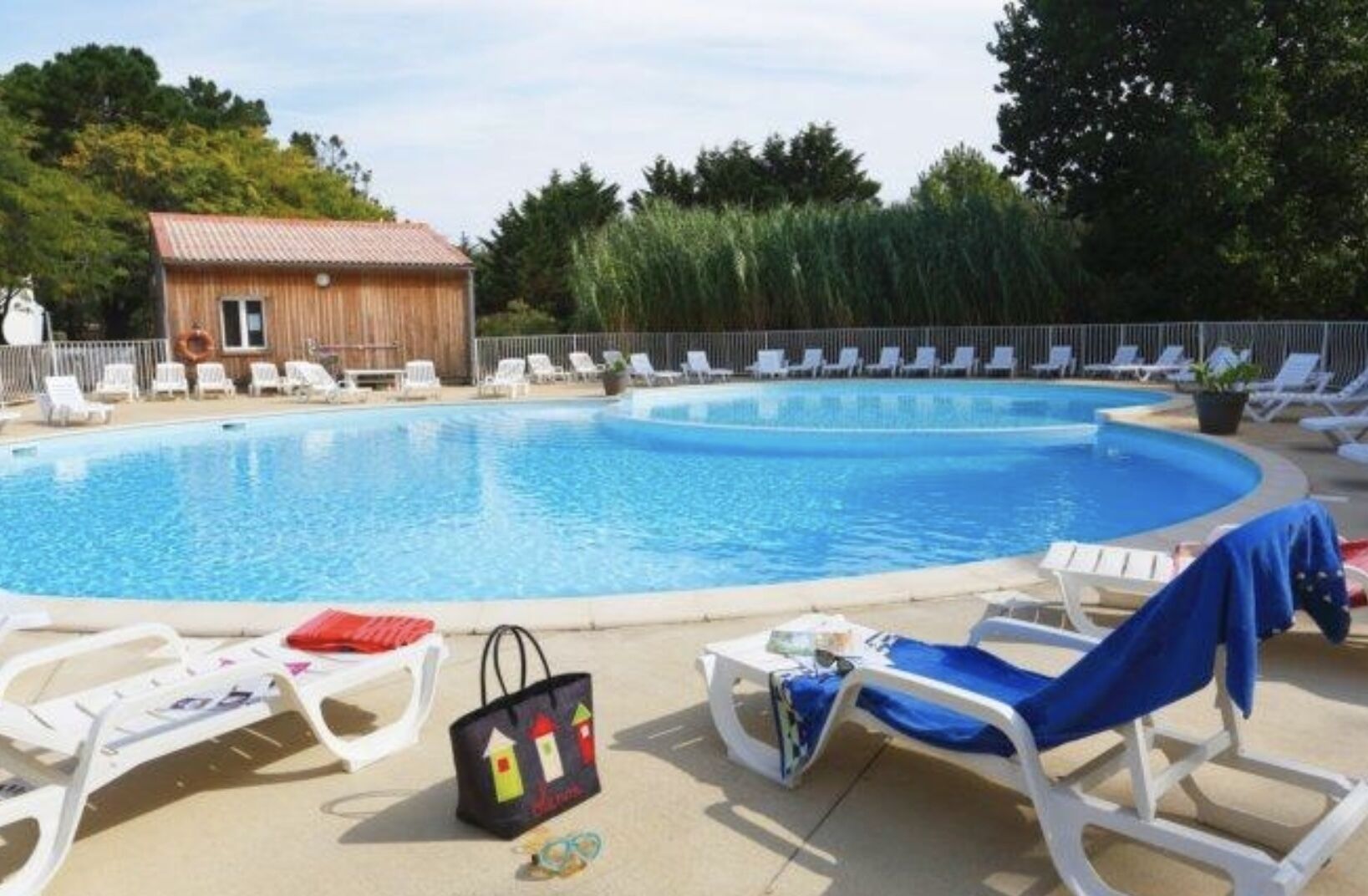 Piscine couverte, piscine extérieure