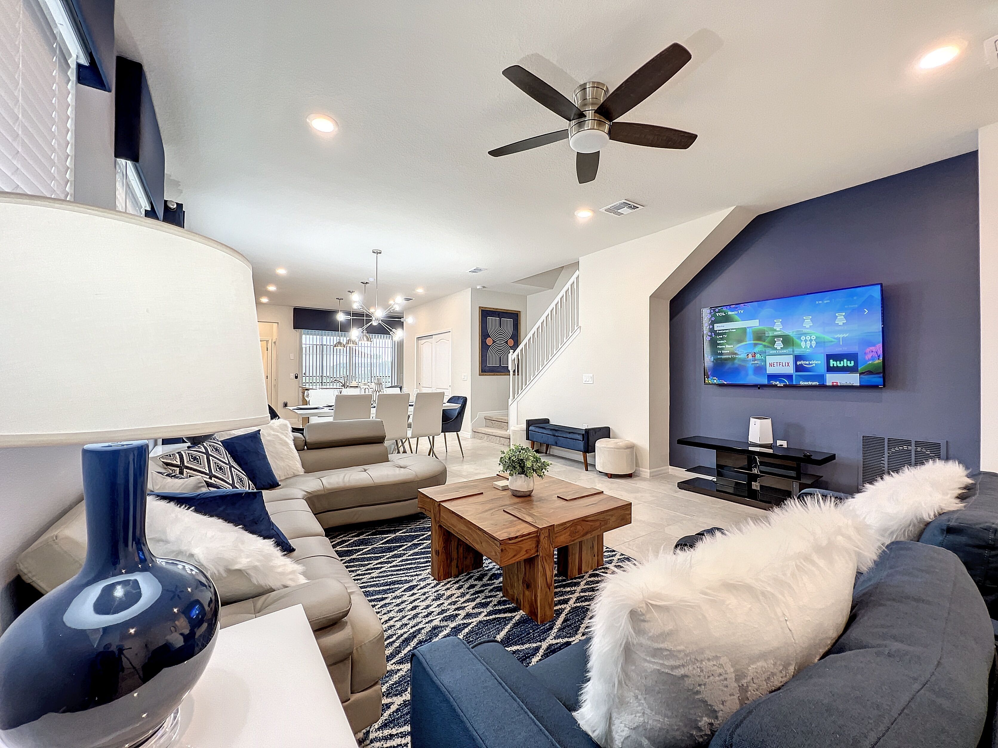 Smart-tv, videospil, dvd-afspiller, bordfodbold