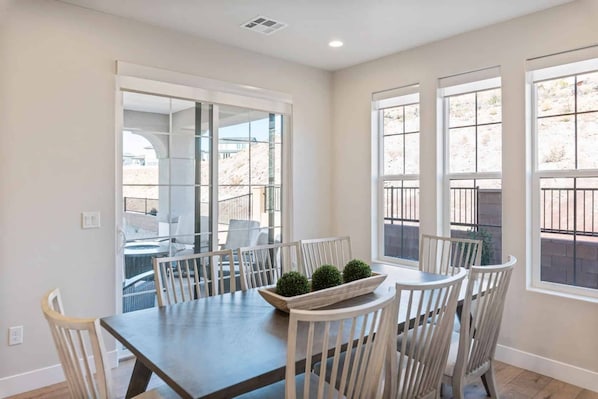 Townhome, 5 Bedrooms | Dining