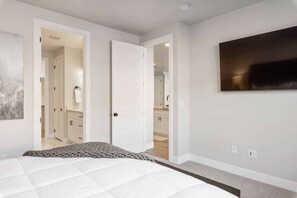 Townhome, 5 Bedrooms | 5 bedrooms, individually decorated, individually furnished - Casa De Pazos by RedAwning (Washington)