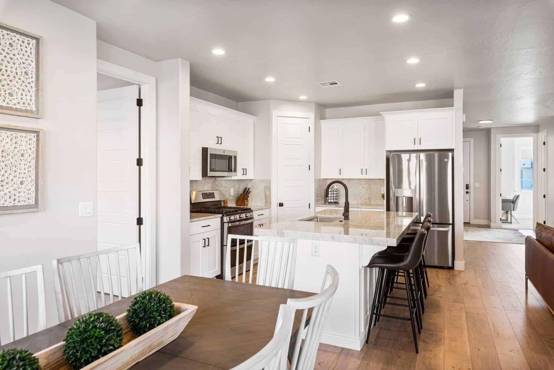 Townhome, 5 Bedrooms | Private kitchen | Fridge, oven, coffee/tea maker, toaster