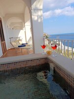 Room, 1 King Bed, Hot Tub, Sea View (Balcony) | Private spa tub