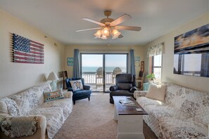 TV - "Mo's World" - Oceanfront Condo - Community Pool and Elevator (North Topsail Beach)