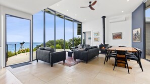 Interior - The Surf Spot - Absolute beach front (Eastern View)