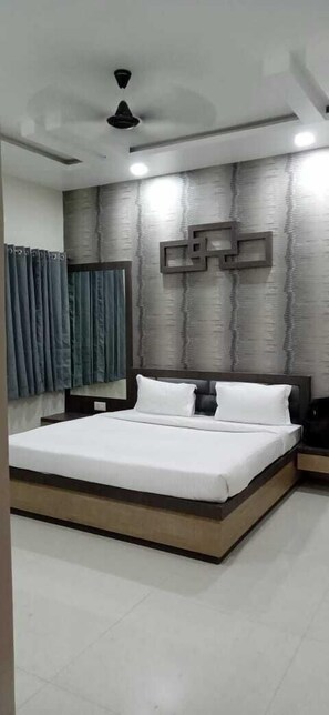 Standard Room | Egyptian cotton sheets, premium bedding, desk, free WiFi - Hotel Grand Royal (Raipur)