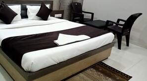 Egyptian cotton sheets, premium bedding, desk, free WiFi - Hotel Grand Royal (Raipur)