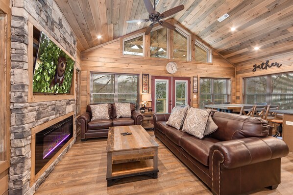 Smart TV, fireplace - 3 BR with Fire Pit, WiFi, Game Room, Pool Table, Resort Amenities, Pool Access (Sevierville)