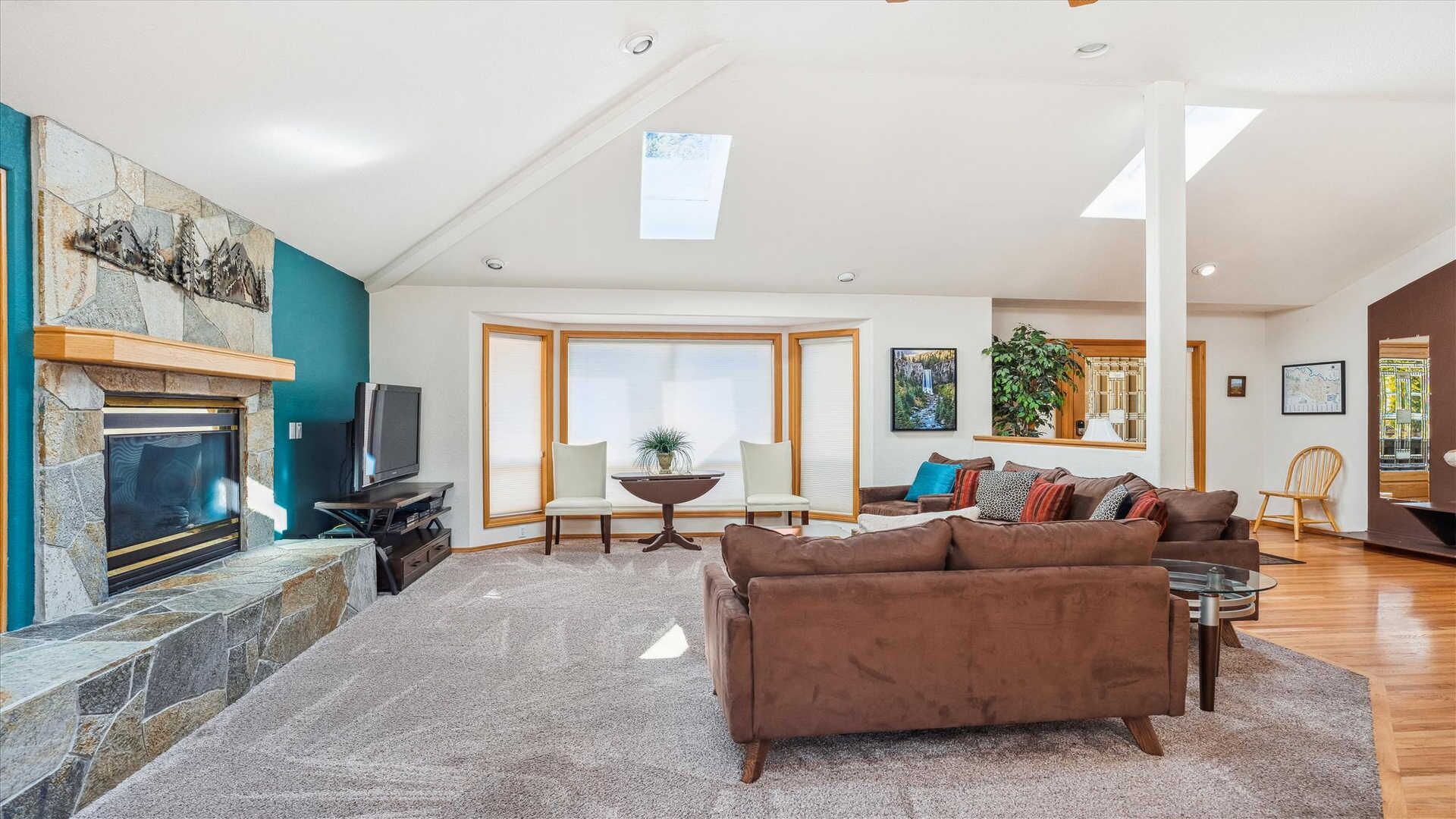 27 Cypress Lane-Sunriver, Oregon: Hot Tub, BBQ, WiFi, SHARC Aquatics, Tubing Hill, Mt. Bachelor, Golf, Deschutes River, Tennis, Bike Paths