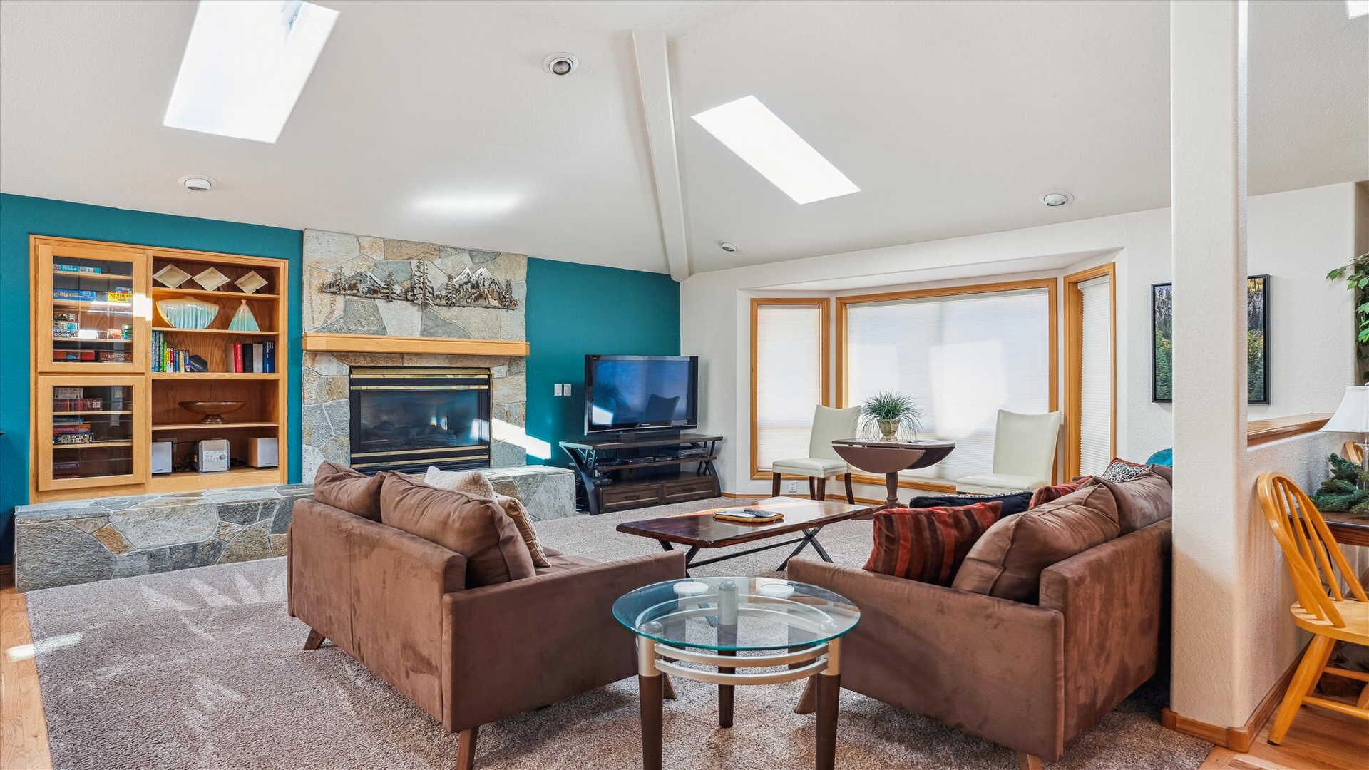 27 Cypress Lane-Sunriver, Oregon: Hot Tub, BBQ, WiFi, SHARC Aquatics, Tubing Hill, Mt. Bachelor, Golf, Deschutes River, Tennis, Bike Paths