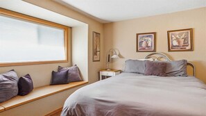 5 chambres, lit avec matelas en mousse à mémoire, accès à Internet