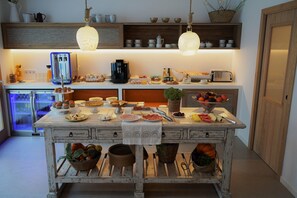 Free daily full breakfast