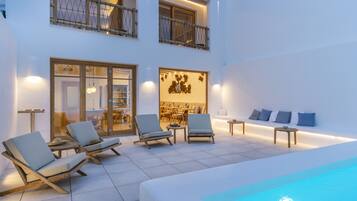 Outdoor pool, open 8:00 AM to 8:00 PM, pool umbrellas, pool loungers
