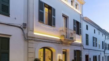 Façade de l’hébergement - soirée/nuit