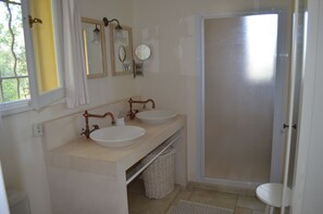 Shower, hair dryer, towels, toilet paper