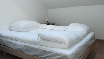 3 bedrooms, iron/ironing board, travel cot, free WiFi
