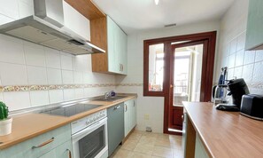 Fridge, microwave, oven, dishwasher - JAN001 Modern Spacious 2 Bedroom Apartment (Ayamonte)