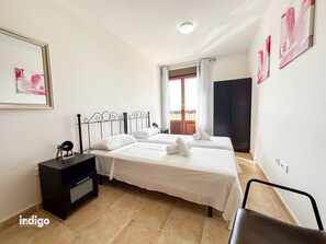 2 bedrooms, iron/ironing board, free WiFi, bed sheets - JAN001 Modern Spacious 2 Bedroom Apartment (Ayamonte)