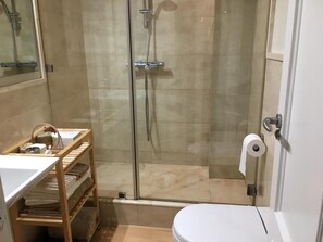تجهيزات دش، مجففات شعر، مناشف