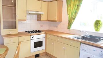 House | Private kitchen | Fridge, microwave, oven, stovetop