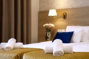 Premium bedding, in-room safe, desk, laptop workspace