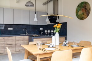 Deluxe Apartment | In-room dining - Portal House Apartments (Kraków)