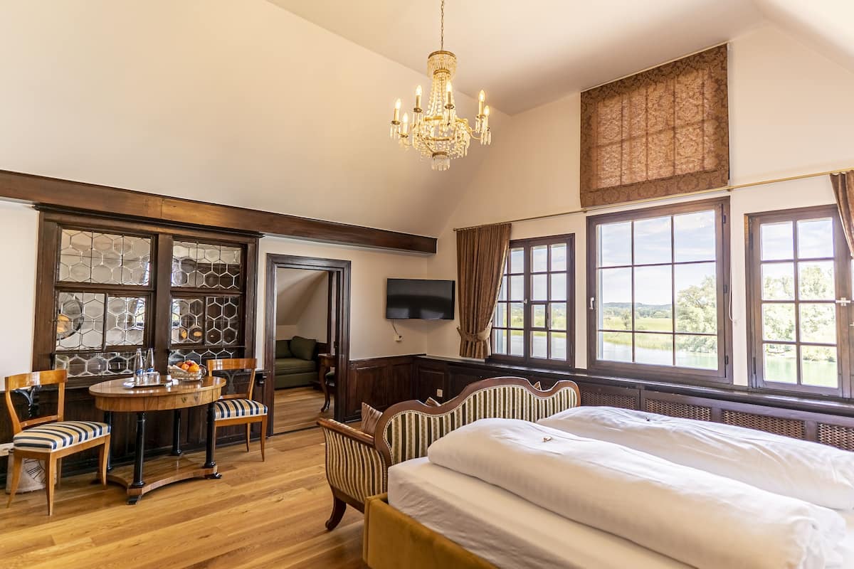 suite | 1 bedroom, hypo-allergenic bedding, individually decorated